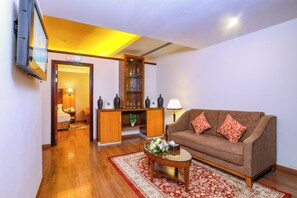 Executive Double or Twin Room, 1 Double Bed | Minibar, in-room safe, desk, iron/ironing board - Fortune Pearl Hotel, Deira (Dubai)