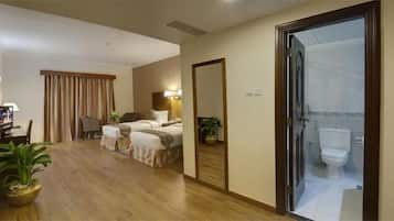 Junior Studio | Minibar, in-room safe, desk, iron/ironing board