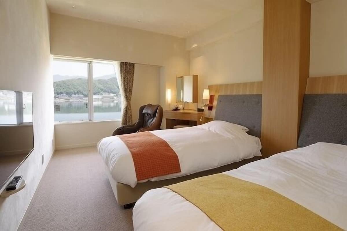 In-room safe, laptop workspace, free WiFi