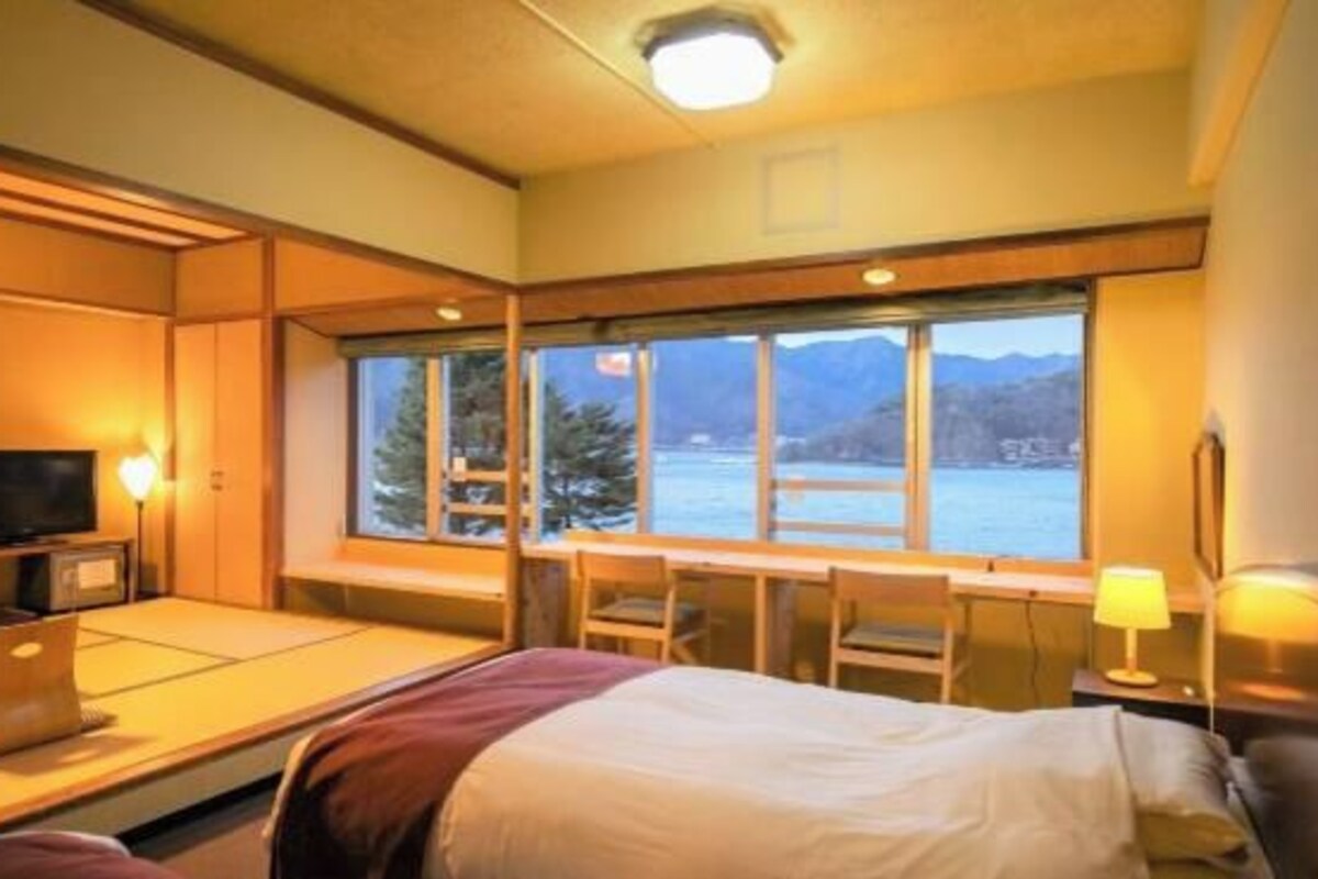 In-room safe, laptop workspace, WiFi (free), bed sheets