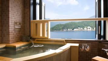 Habitación, no fumadores | Baño | Artículos de higiene personal gratuitos, secador de pelo y zapatillas