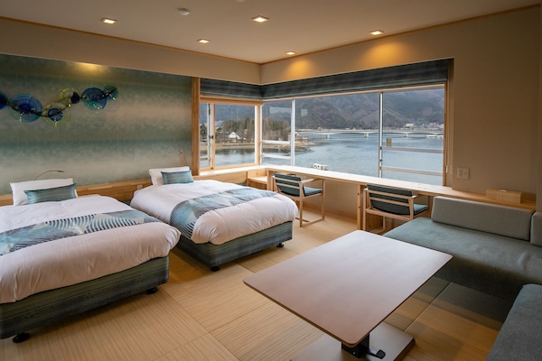 View bath Corner Room with Tatami and Lake View, Non Smoking | 1 bedroom, in-room safe, laptop workspace, free WiFi