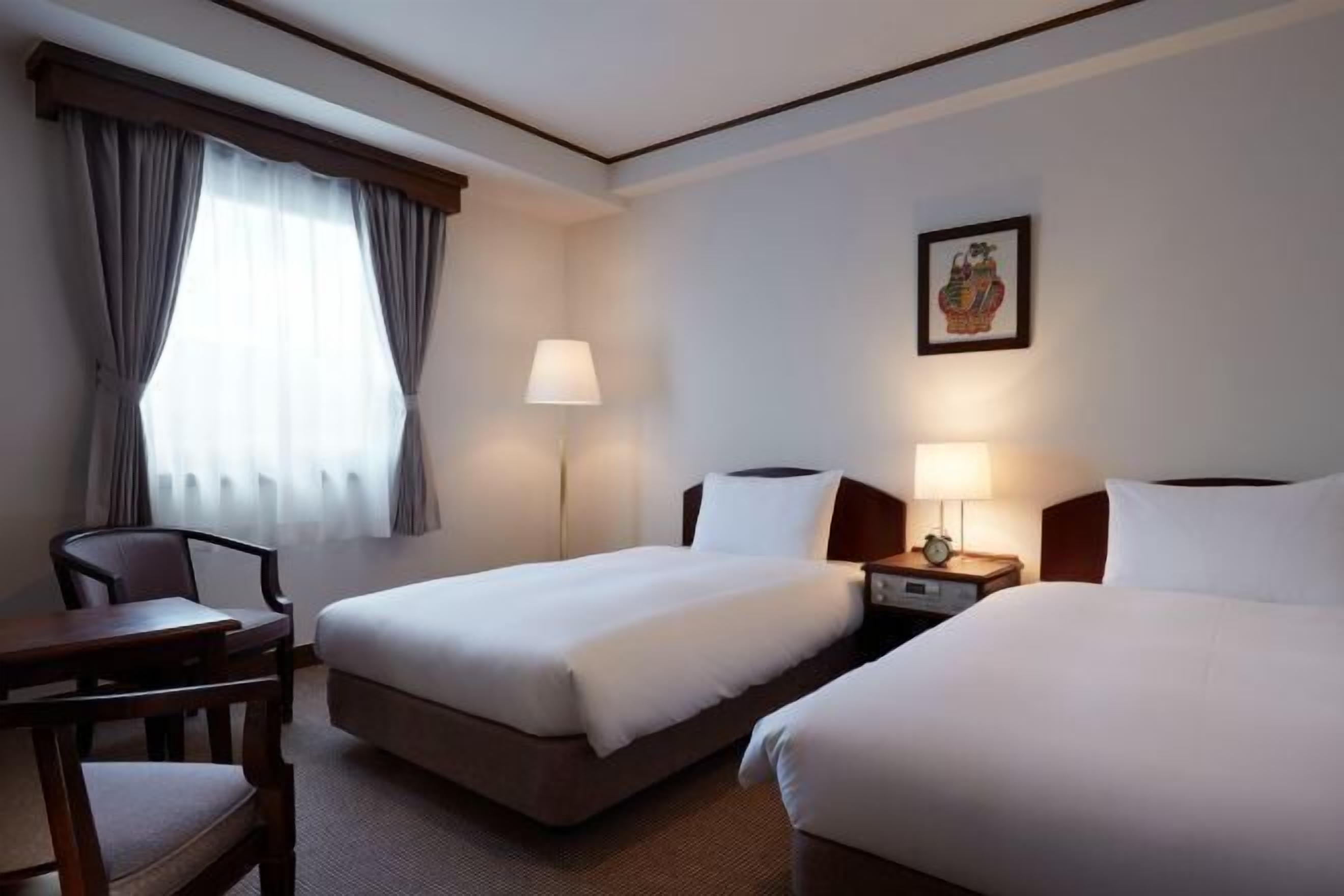 書桌、隔音、熨斗/熨衣板、搖籃/嬰兒床