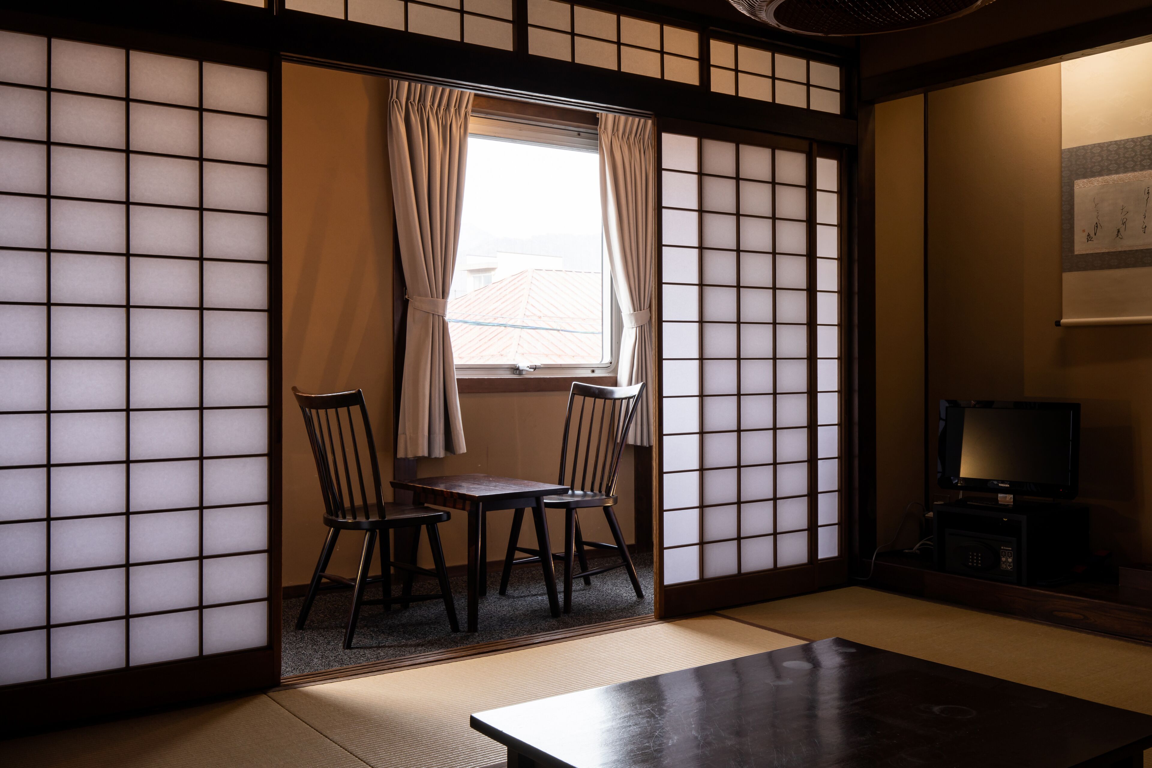 ห้องทราดิชันนัล, อาคารเสริม (10 tatami mats) | โต๊ะทำงาน, พื้นที่ทำงานแบบใช้แล็ปท็อป, ห้องเก็บเสียง, เตารีด/โต๊ะรีดผ้า