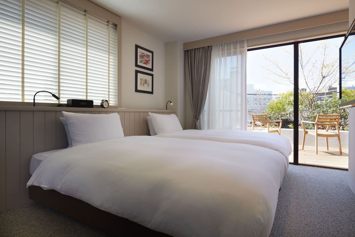 comfort twin room, annex building | desk, soundproofing, iron/ironing board, cots/infant beds