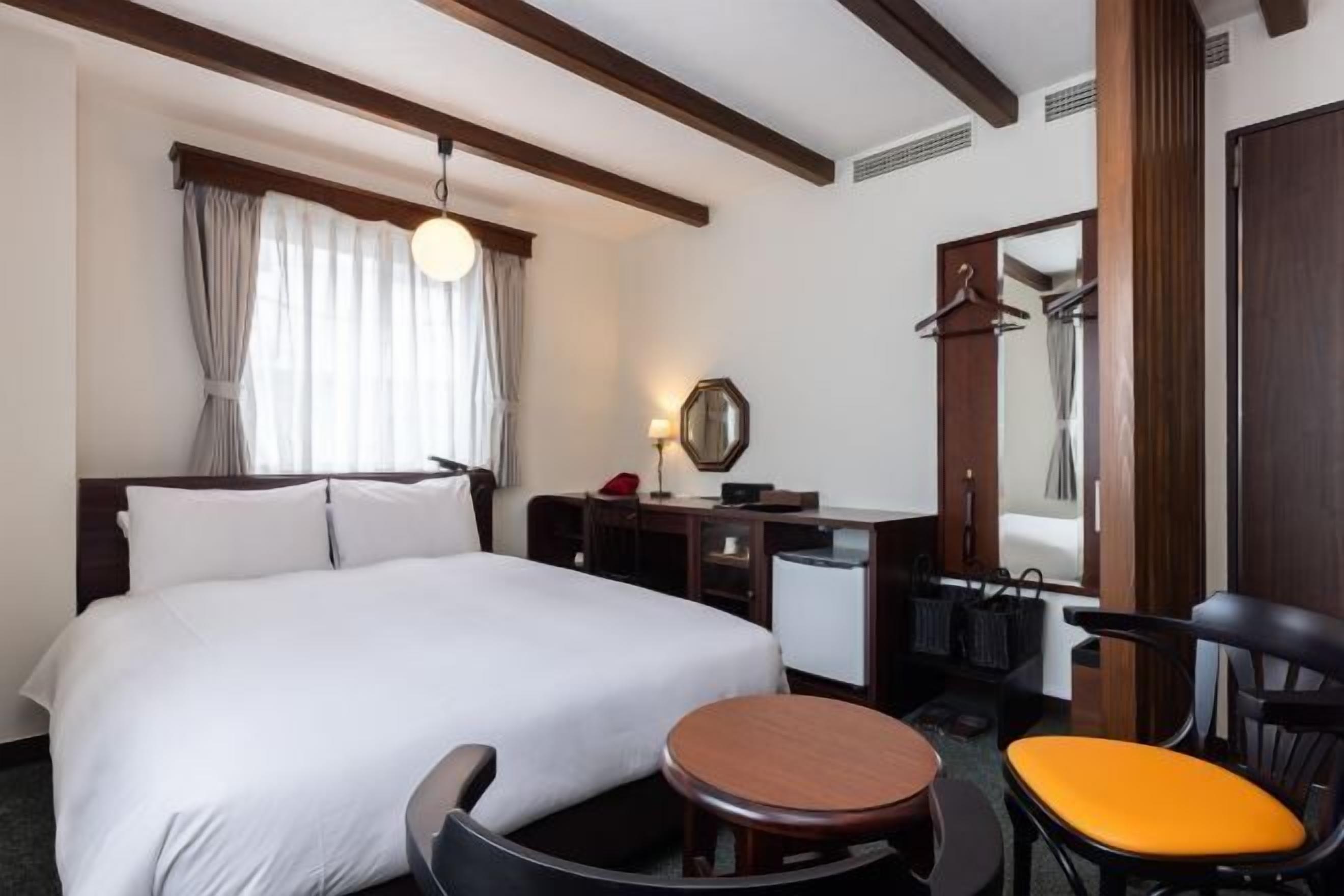 書桌、隔音、熨斗/熨衣板、搖籃/嬰兒床