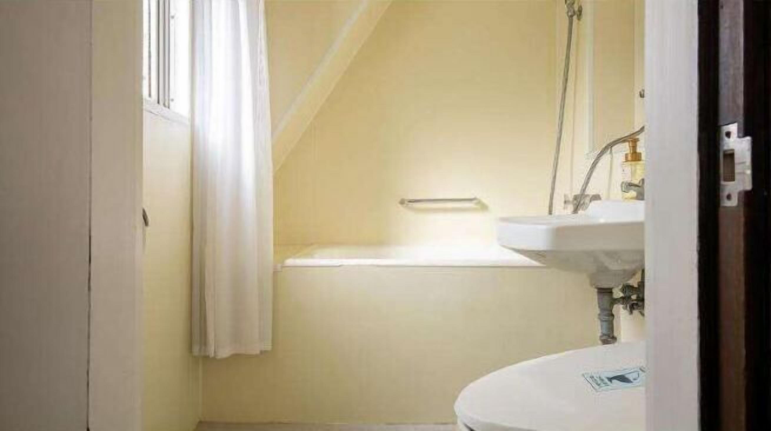 Free toiletries, hair dryer, slippers, bidet