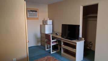 Deluxe Room, 1 Queen Bed, Refrigerator & Microwave, Ground Floor | View from room