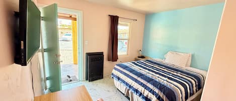 Deluxe Room, 1 Queen Bed, Refrigerator & Microwave, Ground Floor