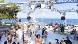 A crowded outdoor event with people enjoying a water feature. - Selcukhan Hotel (Kemer)