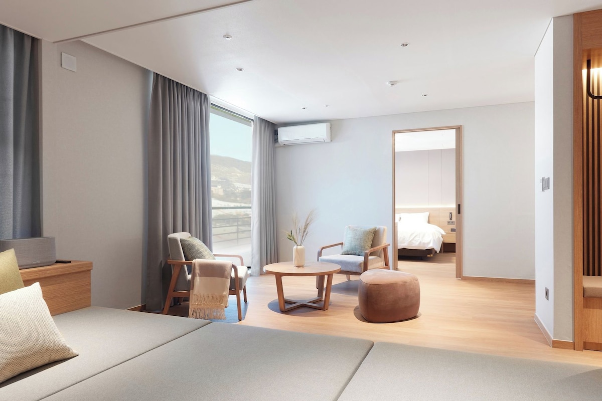 ผ้านวมขนเป็ด, ห้องเก็บเสียง, ห้องพักตกแต่งอย่างมีเอกลักษณ์