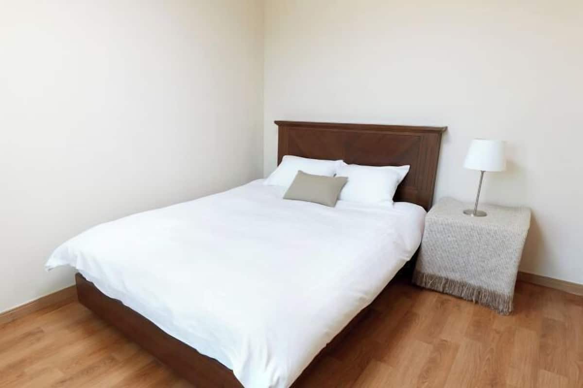 1 slaapkamer, donzen dekbedden, individueel gedecoreerd