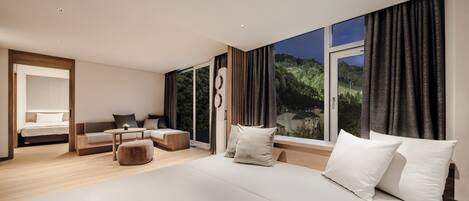 Flat-screen TV, table tennis, heated floors