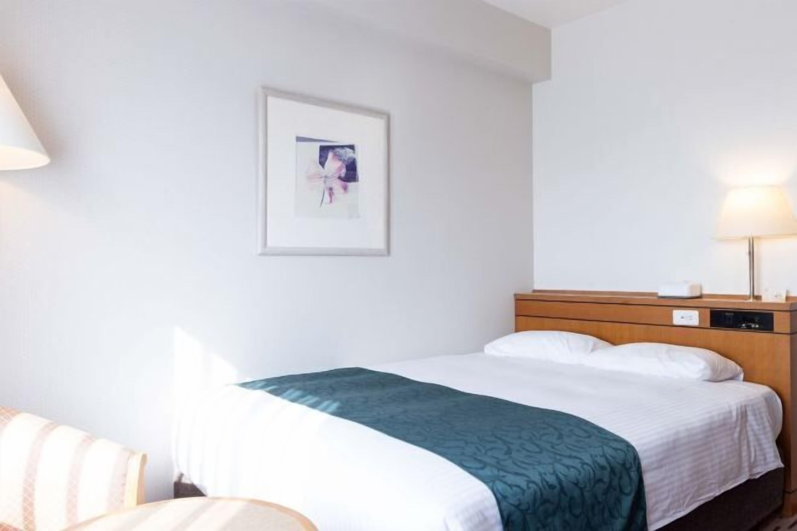 In-room safe, desk, soundproofing, iron/ironing board