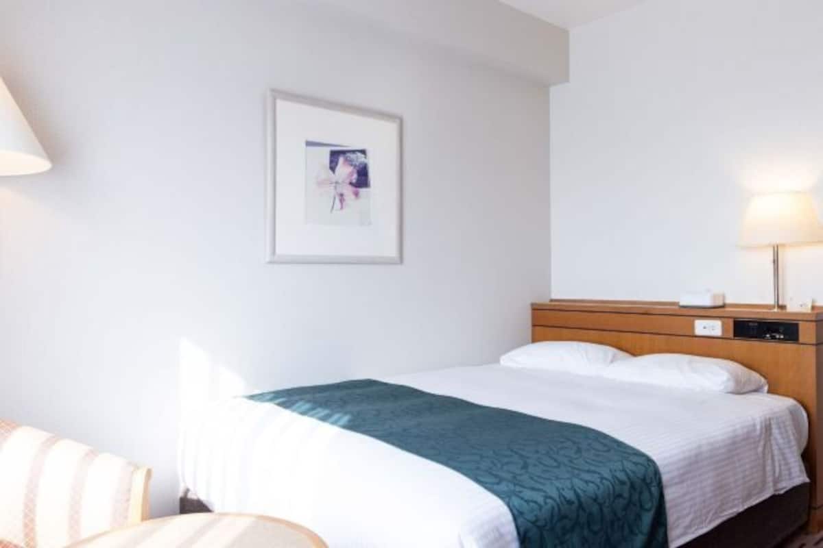 In-room safe, desk, soundproofing, iron/ironing board