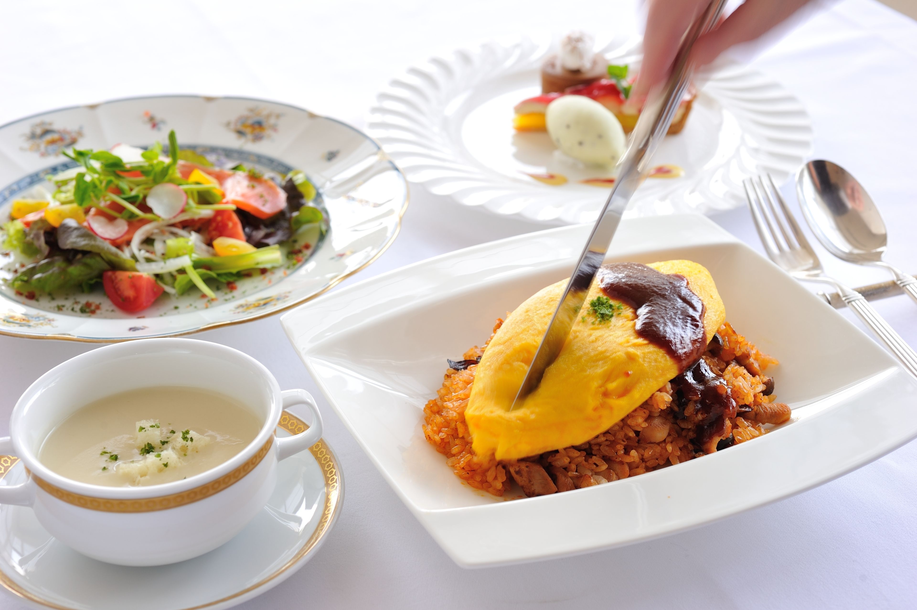 breakfast, lunch and dinner served