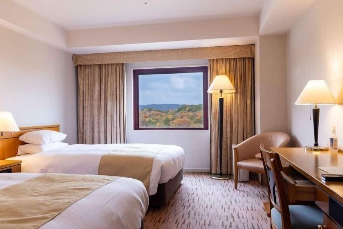 In-room safe, desk, soundproofing, iron/ironing board