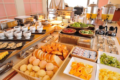Daily buffet breakfast for a fee