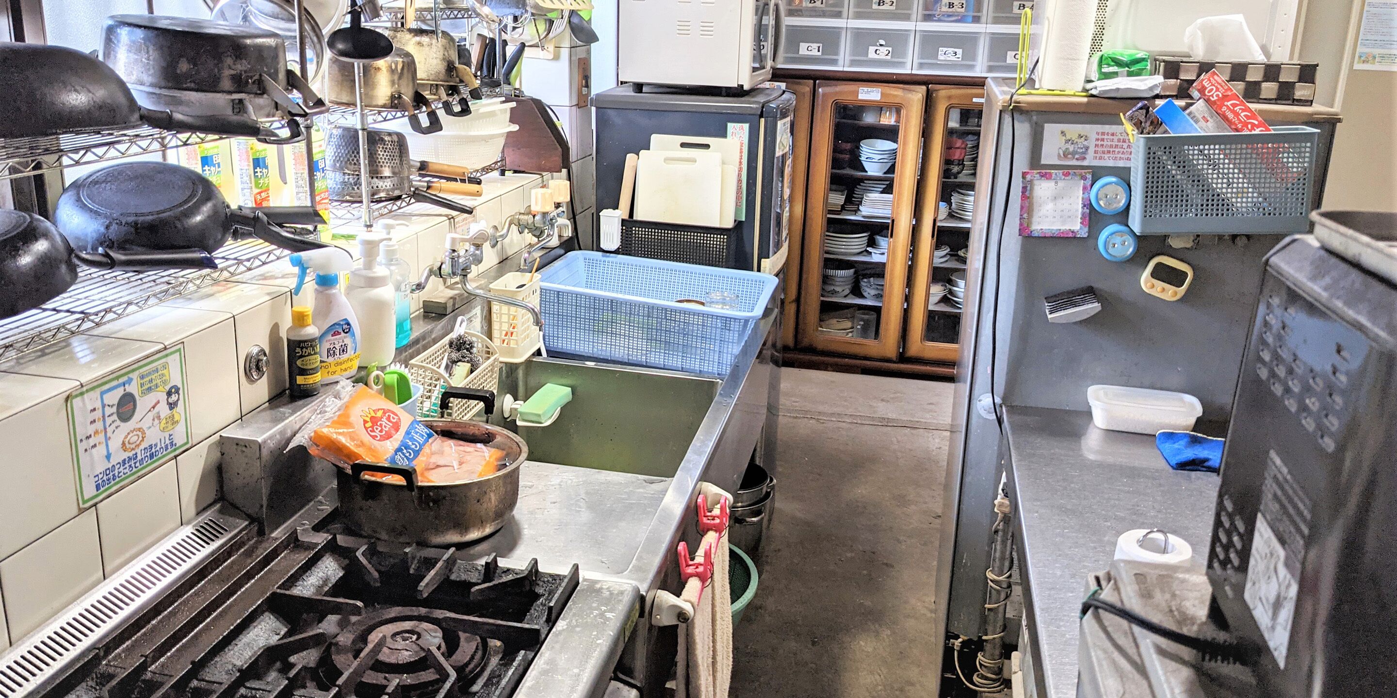 Asrama Umum Basic, hanya perempuan, Bebas Asap Rokok (Female) | Dapur bersama | Lemari es di ruangan bersama dan microwave di ruangan umum