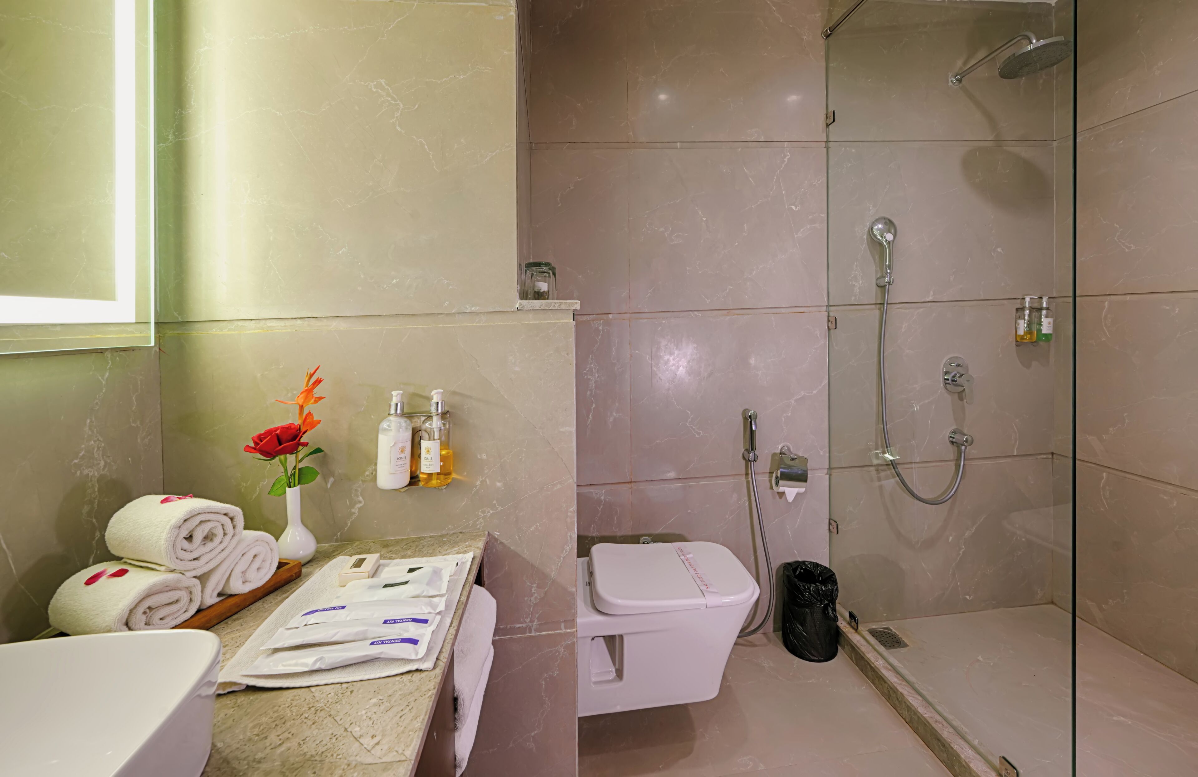 Superior Room | Bathroom | Shower, rainfall showerhead, free toiletries, hair dryer