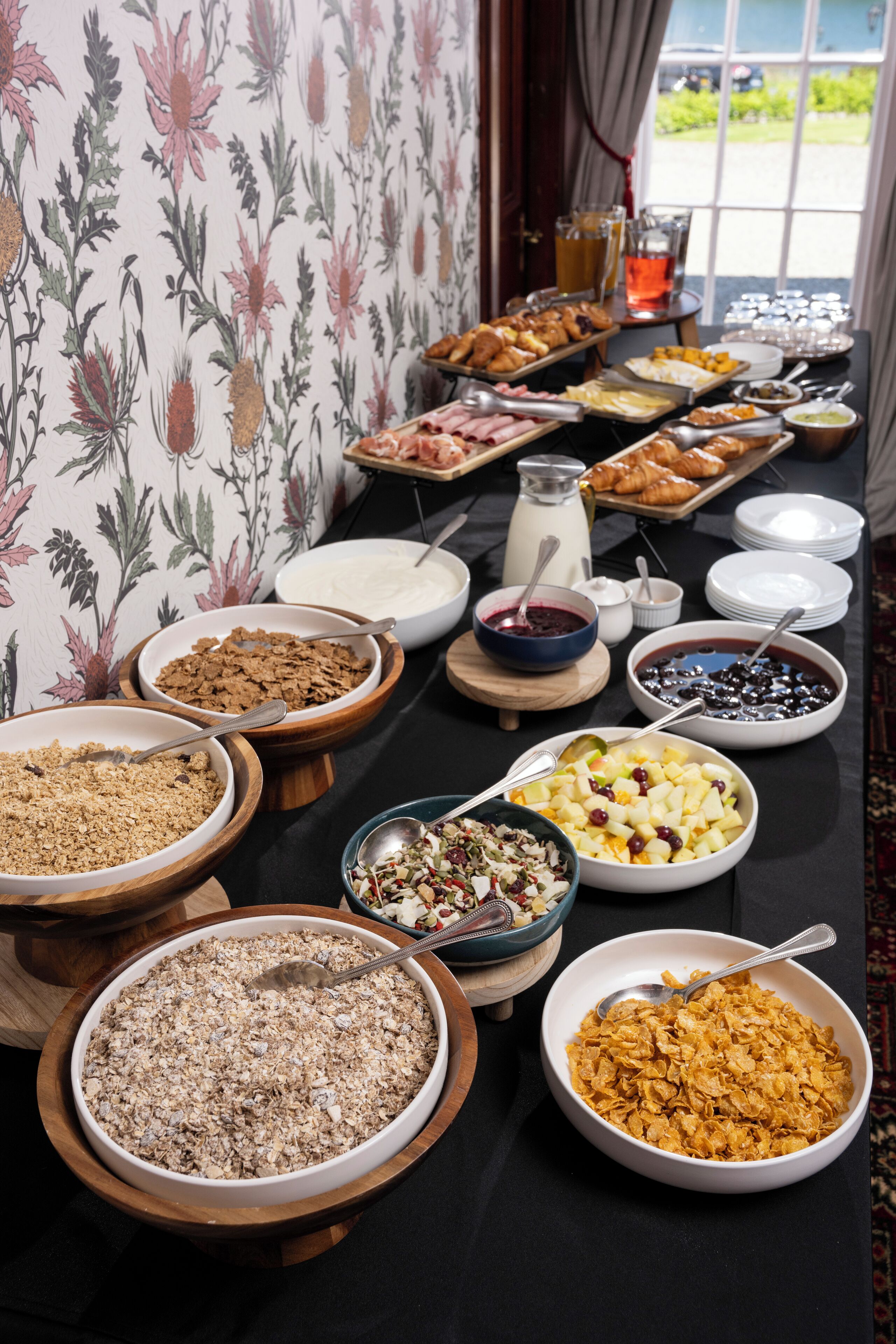 daily cooked-to-order breakfast (gbp 24.95 per person)