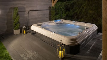 Körperbehandlungen, ManikĂŒre und PedikĂŒre, Massageanwendungen