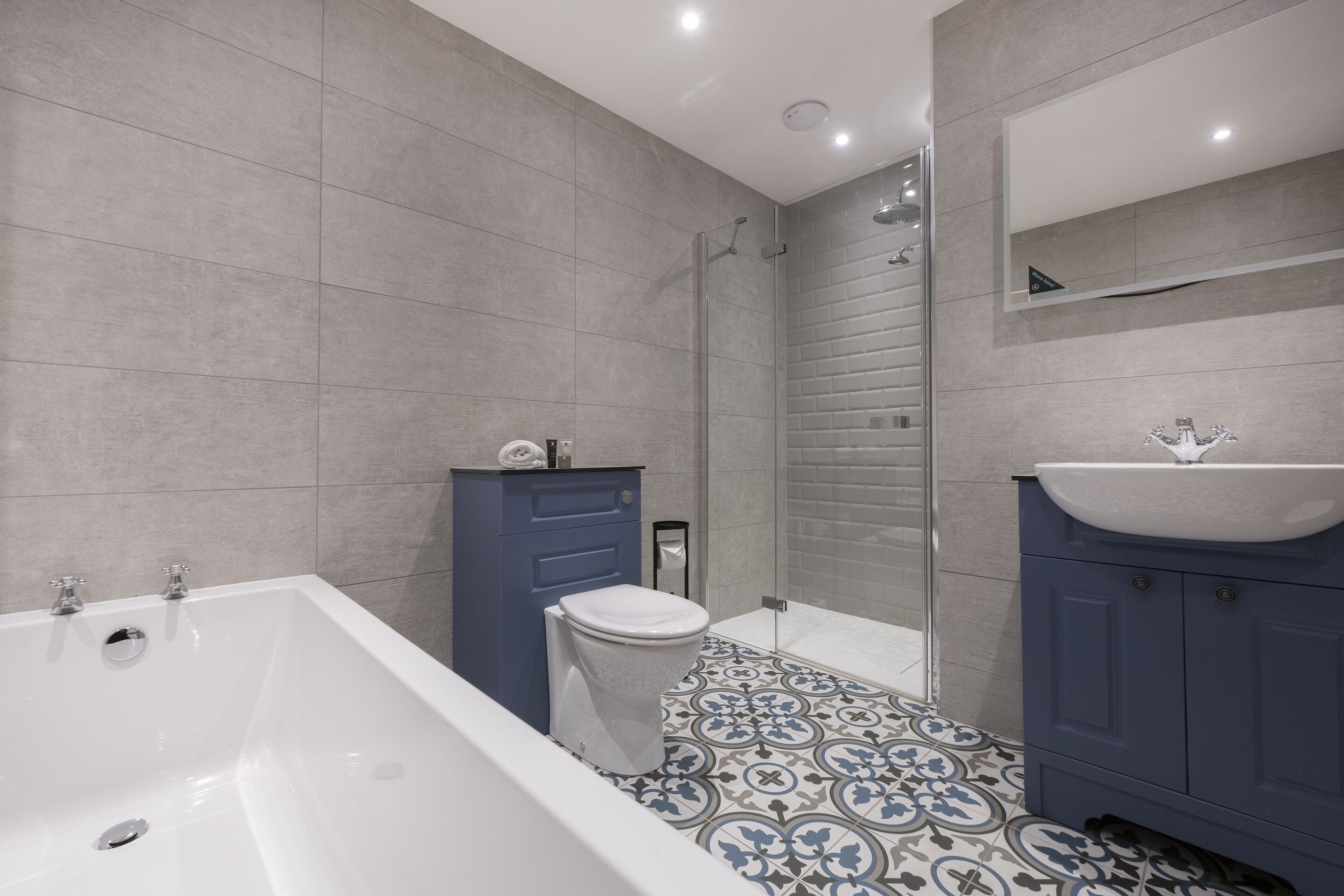 deluxe double room | bathroom | rainfall showerhead, free toiletries, hair dryer, slippers