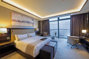 Deluxe King Room, Sea View | Ropa de cama hipoalergénica y minibar 