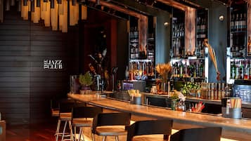 3 Bars/Lounges, Lobby-Lounge