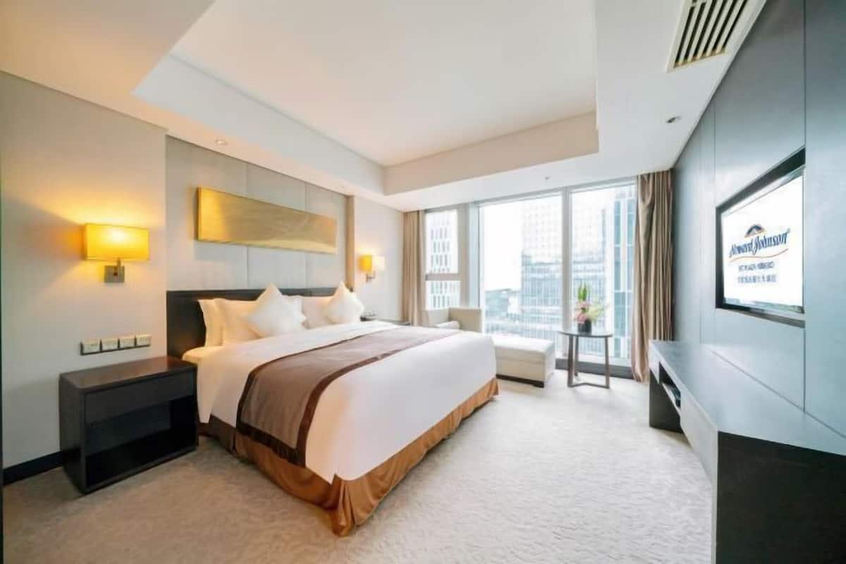 Minibar, in-room safe, desk, soundproofing