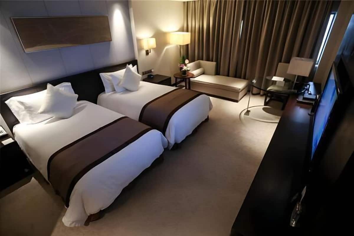 Minibar, in-room safe, desk, soundproofing