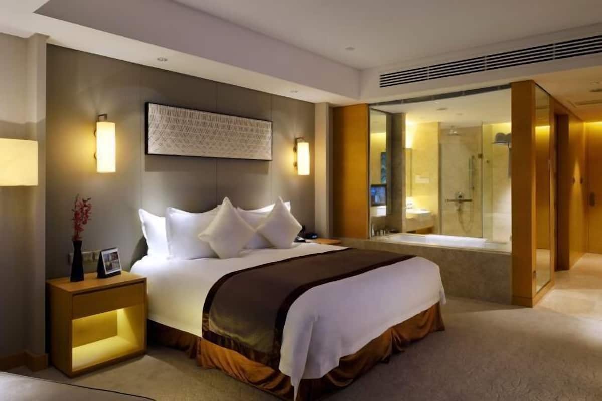 Minibar, in-room safe, desk, soundproofing