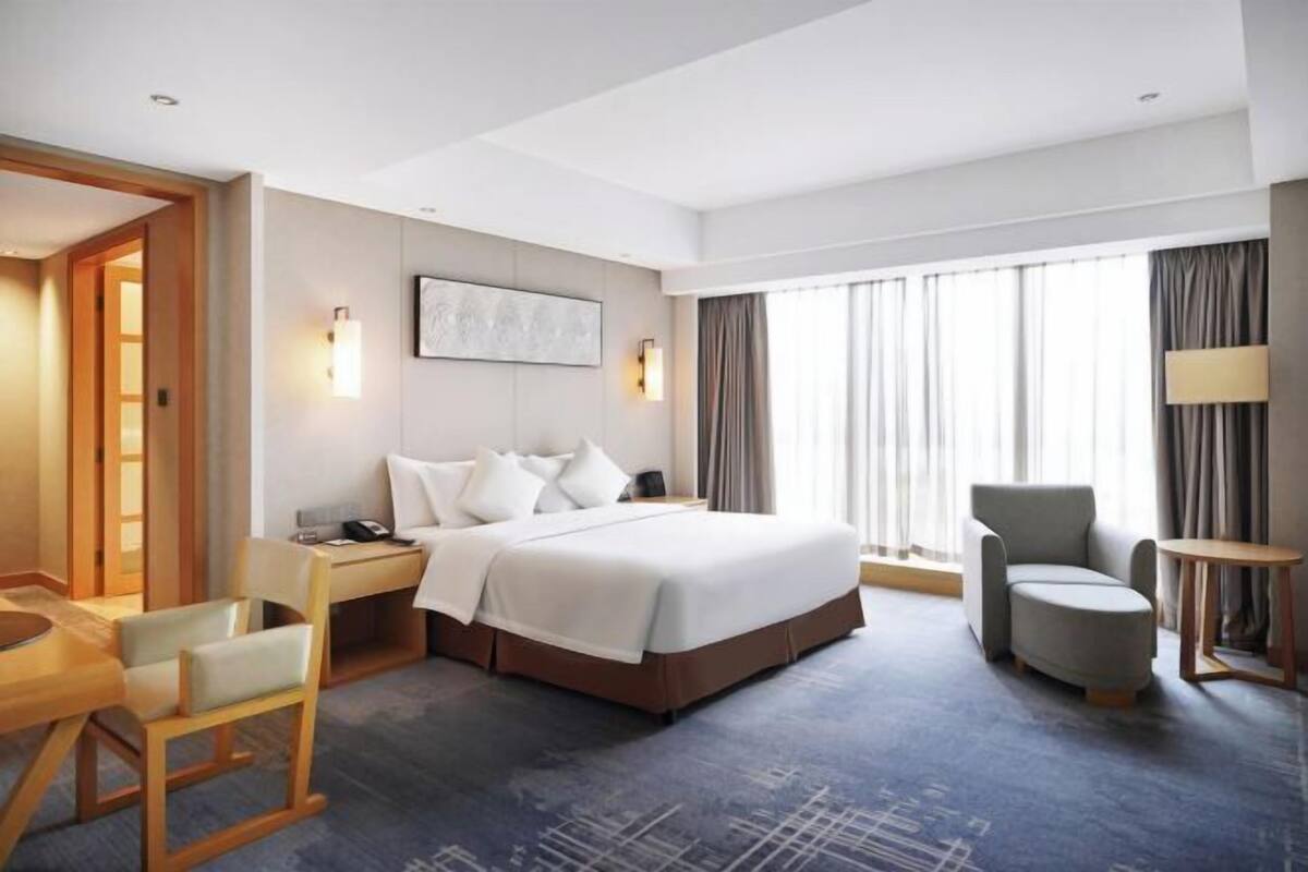 Minibar, in-room safe, desk, soundproofing