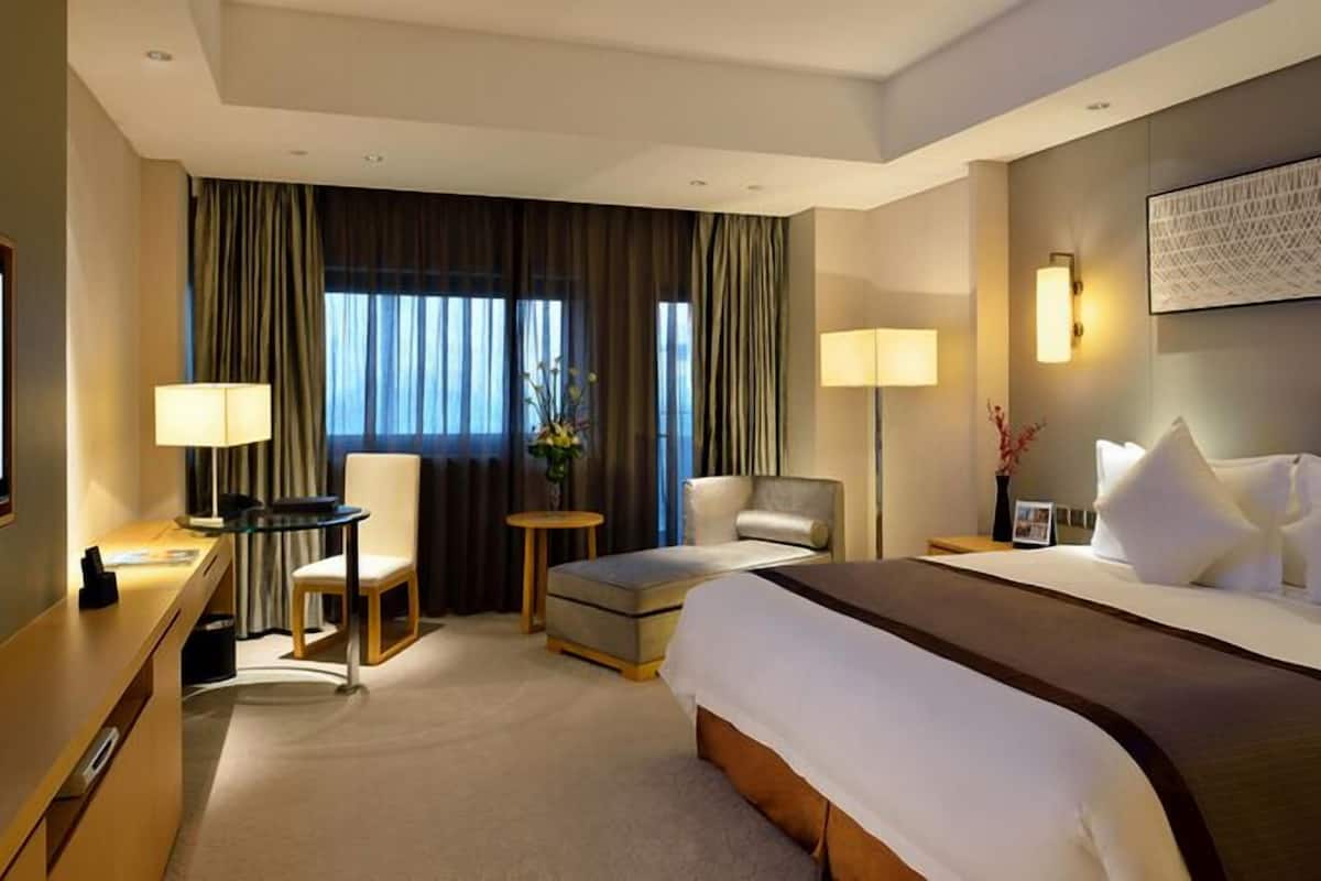 minibar, in-room safe, desk, soundproofing