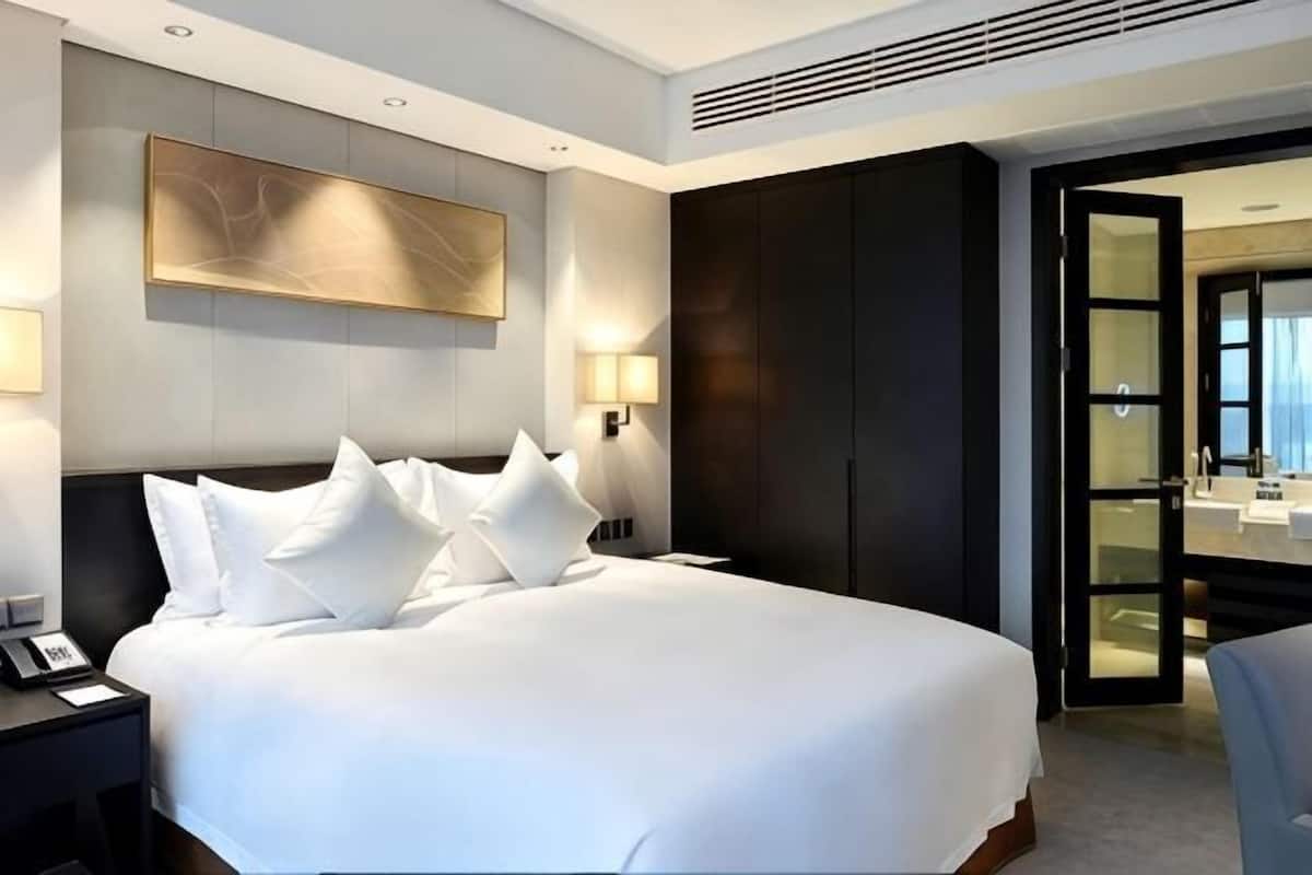 Minibar, in-room safe, desk, soundproofing