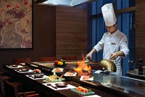 5 間餐廳；供應午餐、晚餐；地中海菜