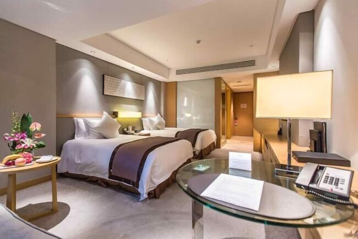 Minibar, in-room safe, desk, soundproofing