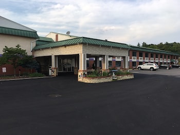 Super 6 Inn and Suites