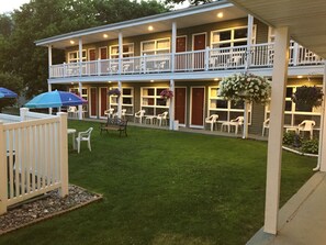 Courtyard - Lido Motel Lake George (Lake George)