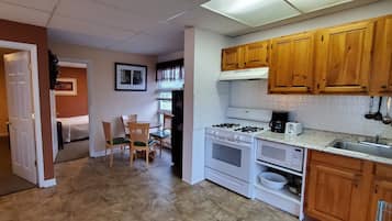 Suite, 2 habitaciones | Cocina privada | Refrigerador