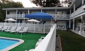 حمّام سباحة خارجي موسمي