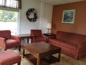 Suite, 2 Bedrooms | Living area | TV - Lido Motel Lake George (Lake George)