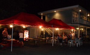 تناول الطعام بالخارج