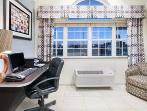 Business centre - Microtel Inn & Suites by Wyndham Stanley (Stanley)