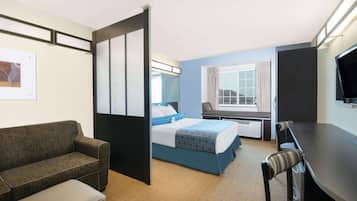 Suite, 1 Queen Bed, Non Smoking