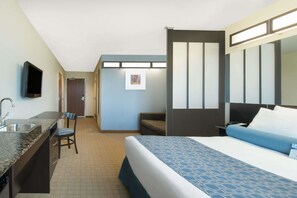 In-room safe, desk, blackout curtains, soundproofing - Microtel Inn & Suites by Wyndham Stanley (Stanley)