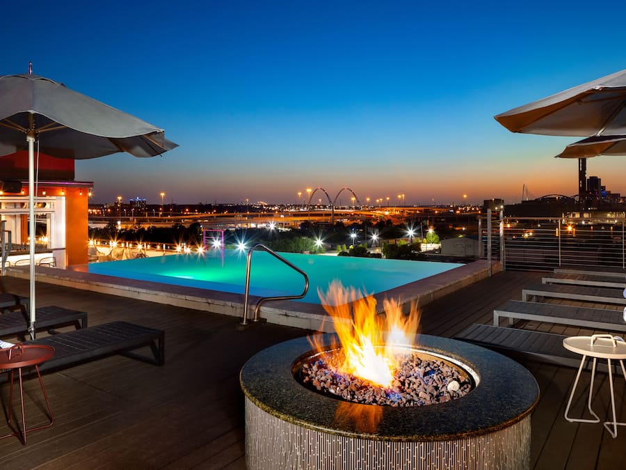 Piscina all'aperto, con ingresso dalle 09:00 alle 20:00, lettini