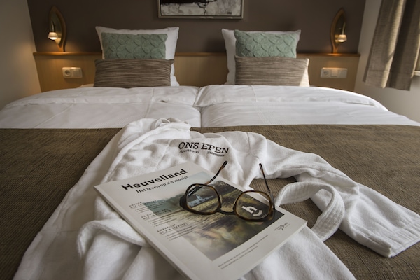Deluxe Apartment, 1 Bedroom, Kitchen | Premium bedding, in-room safe, desk, blackout drapes
