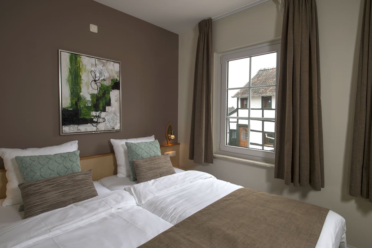 deluxe apartment, 1 bedroom, kitchen | view from room