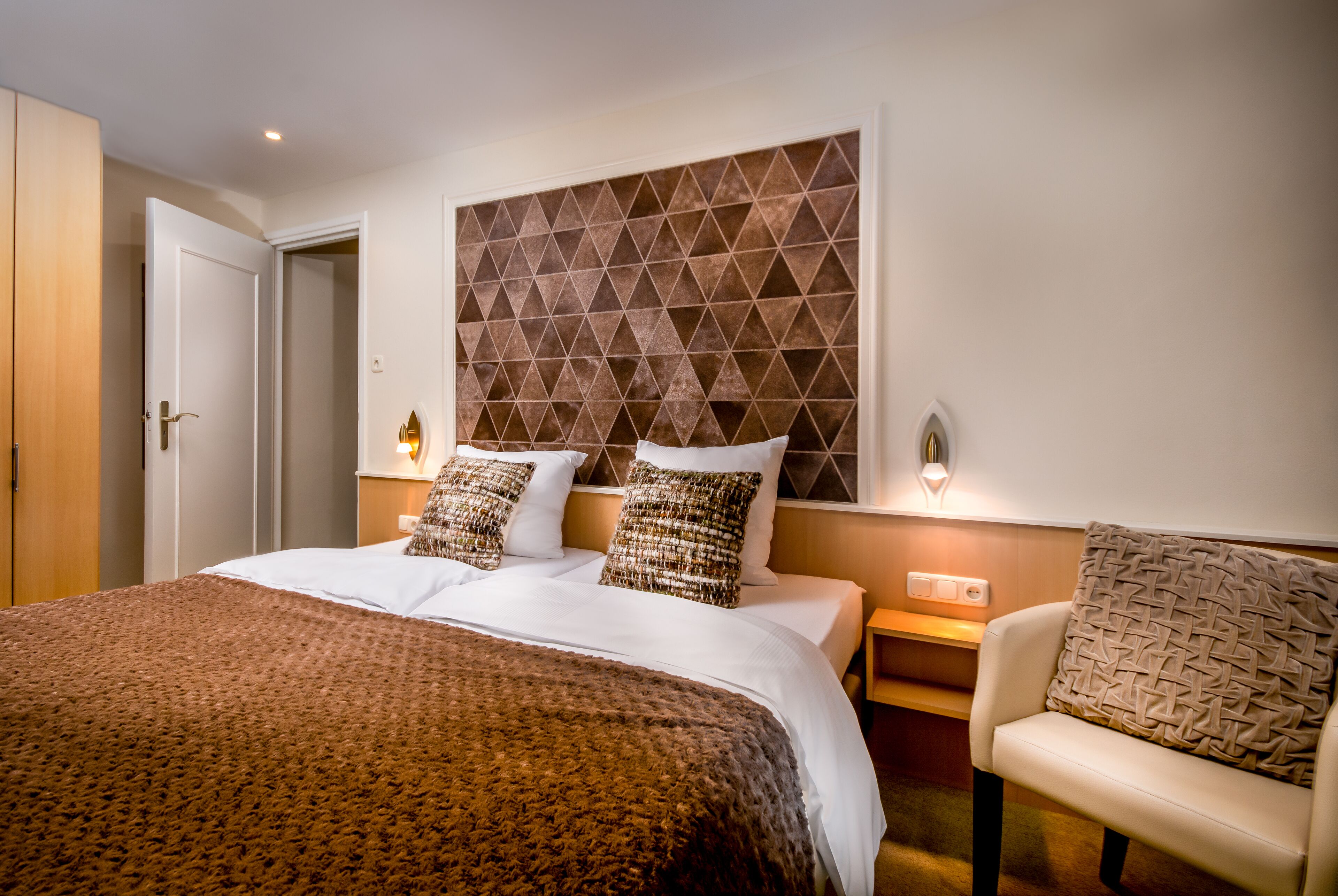 premium apartment | premium bedding, in-room safe, desk, blackout curtains